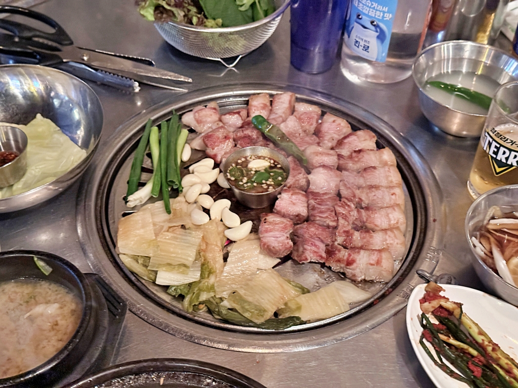 【釜山美食推薦】「釜山宅烤肉 부산댁」西面人氣厚切熟成烤肉，專人代烤免動手!